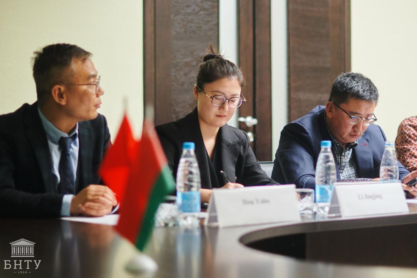 БНТУ посетили представители китайской компании «Sichuan Guofei Innovation Aviation Technology Co Ltd»
